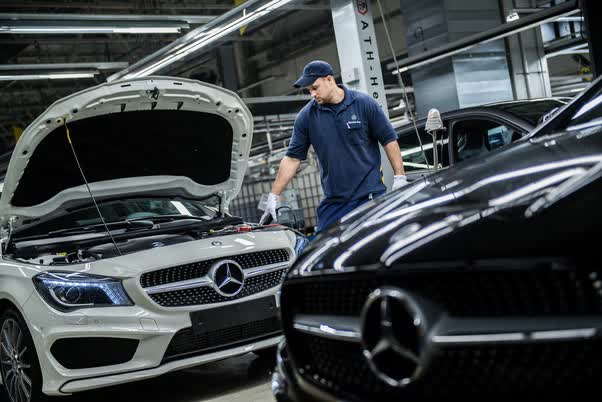 Làm ăn khấm khá, Mercedes-Benz thưởng mỗi nhân viên gần 200 triệu đồng - Ảnh 1.