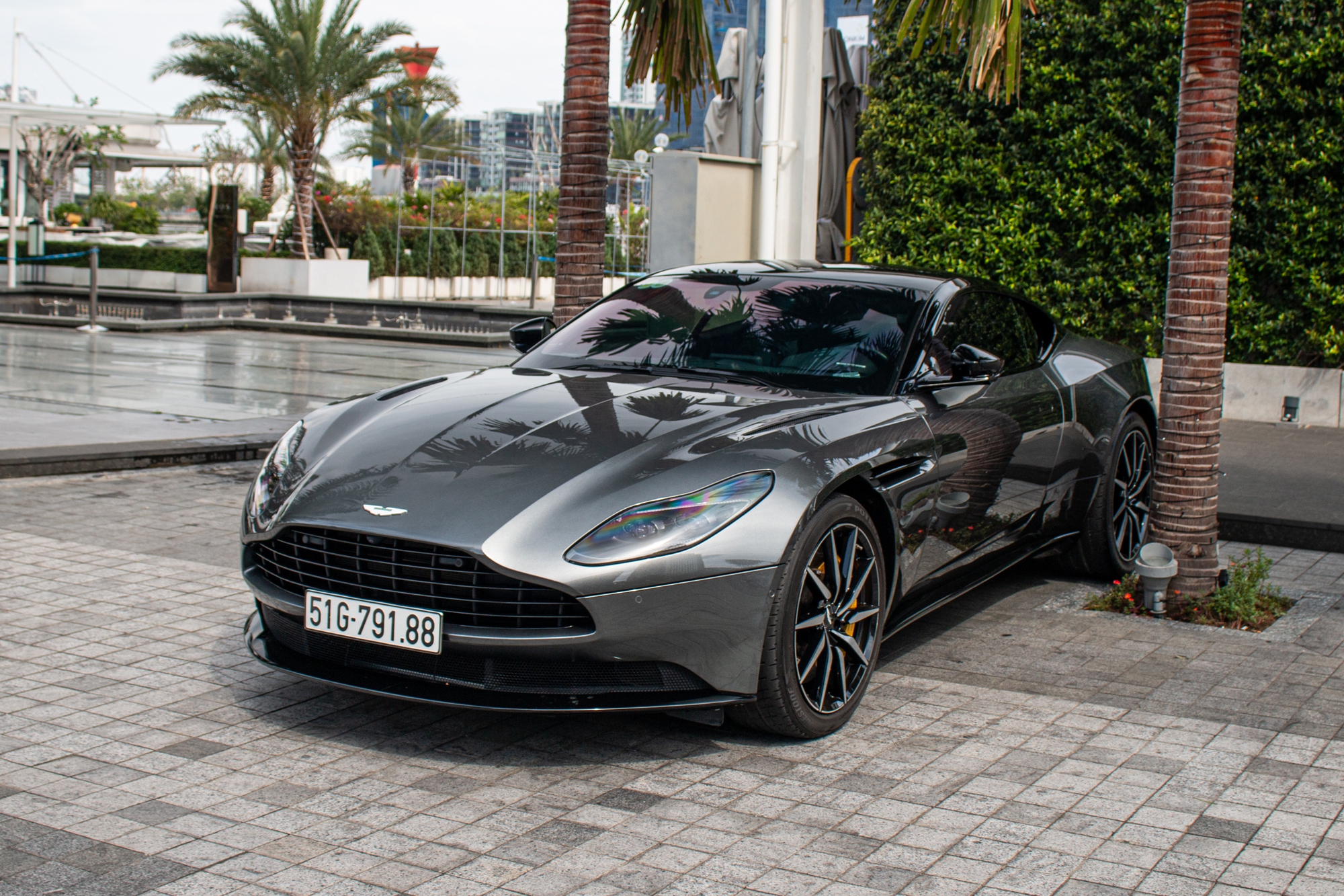 Porsche 918 Spyder và loạt siêu xe tại TP.HCM ra đường đón năm mới - Ảnh 21.