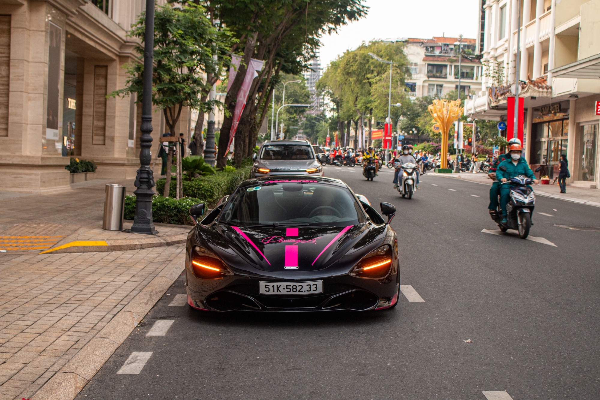 Porsche 918 Spyder và loạt siêu xe tại TP.HCM ra đường đón năm mới - Ảnh 17.