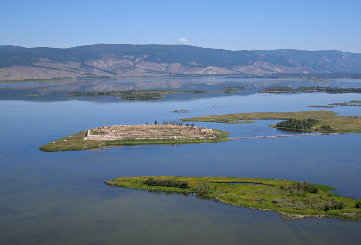 Por-Bazhyn - Pháo đài bí ẩn trên hòn đảo xa xôi ở Siberia - Ảnh 1. Por-Bazhyn - Pháo đài bí ẩn trên hòn đảo xa xôi ở Siberia - Ảnh 1.