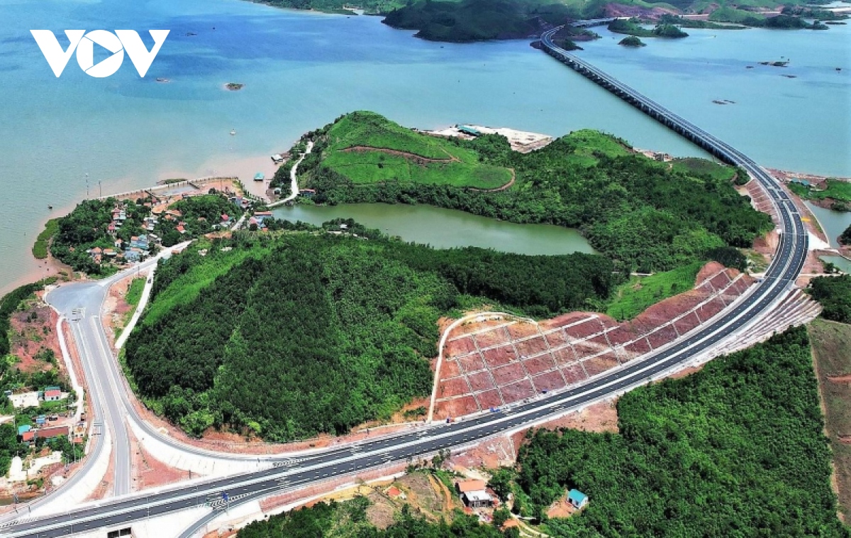 Thứ trưởng Bộ GTVT: Nhiệm vụ quan trọng là sớm hoàn thành cao tốc Bắc-Nam - Ảnh 3. Thứ trưởng Bộ GTVT: Nhiệm vụ quan trọng là sớm hoàn thành cao tốc Bắc-Nam - Ảnh 3.