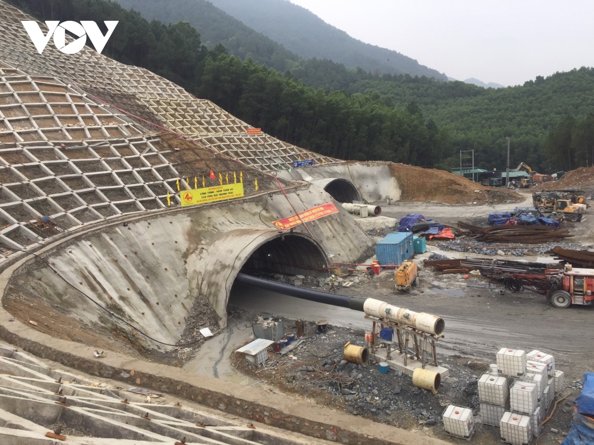 Thứ trưởng Bộ GTVT: Nhiệm vụ quan trọng là sớm hoàn thành cao tốc Bắc-Nam - Ảnh 1. Thứ trưởng Bộ GTVT: Nhiệm vụ quan trọng là sớm hoàn thành cao tốc Bắc-Nam - Ảnh 1.