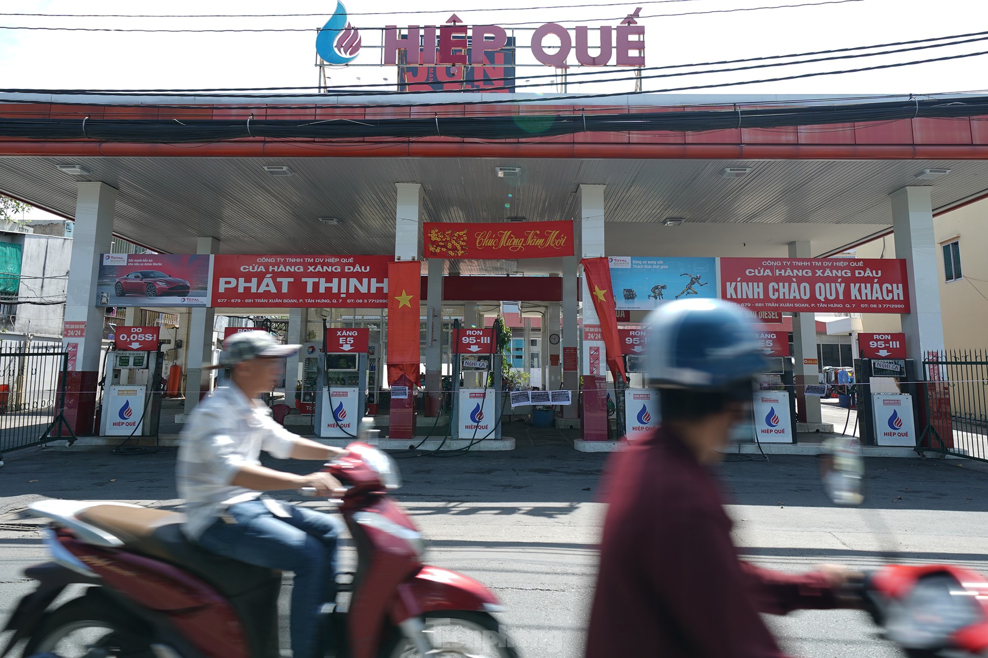 Nhiều cây xăng ở TPHCM thản nhiên... nghỉ Tết - Ảnh 7. Nhiều cây xăng ở TPHCM thản nhiên... nghỉ Tết - Ảnh 7.