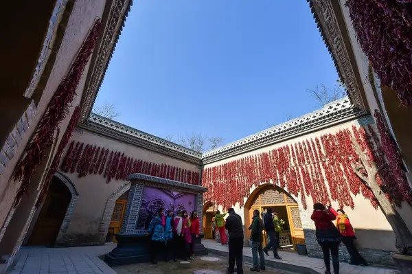 Cách Trung Quốc làm du lịch: Biến những ngôi nhà cổ 7.000 năm tuổi dưới lòng đất thành điểm đến hút khách - Ảnh 6.
