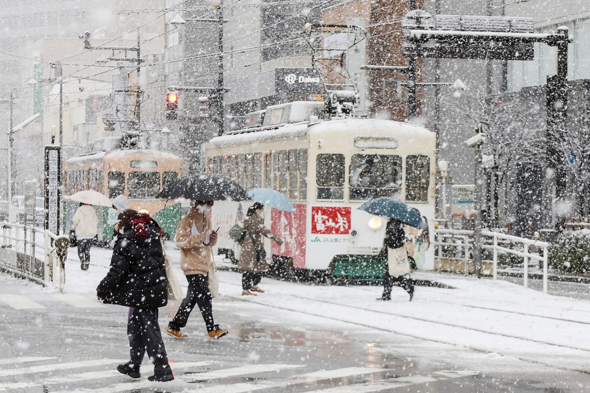 寒い気候が東アジアを席巻している：極端な気象条件は 