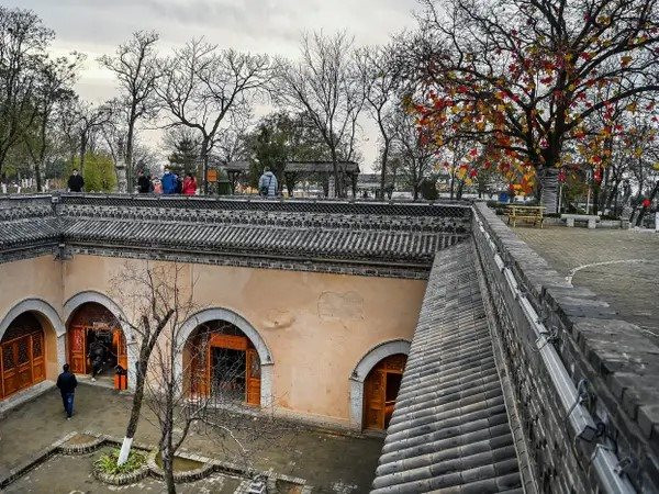 Những ngôi nhà cổ dưới lòng đất đã tồn tại suốt 7.000 năm ở Trung Quốc - Ảnh 5.