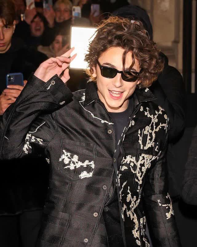 G-Dragon đọ dáng Timothée Chalamet tại Paris Fashion Week: Ảnh chất lượng thấp có dìm khí chất Fashion King? - Ảnh 5.