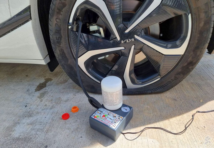 Chỉ thay một lốp, chủ xe điện Kia EV6 mất gần 15,5 triệu đồng - Ảnh 1. Chỉ thay một lốp, chủ xe điện Kia EV6 mất gần 15,5 triệu đồng - Ảnh 1.