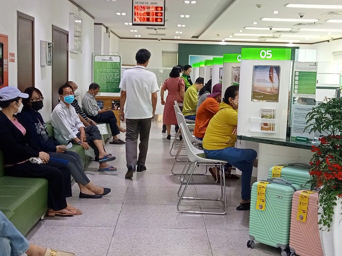 Hôm nay - mùng 6 Tết, nhiều ngân hàng đang lì xì cho khách - Ảnh 1. Hôm nay - mùng 6 Tết, nhiều ngân hàng đang lì xì cho khách - Ảnh 1.