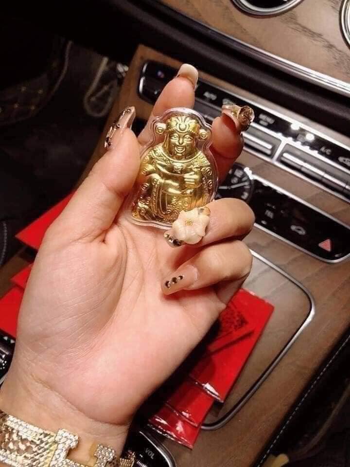 Ngày vía Thần Tài: Lì xì mạ vàng 24k tài lộc, tháp tỏi, hũ muối, gạo vàng... đắt khách mua - Ảnh 3. Ngày vía Thần Tài: Lì xì mạ vàng 24k tài lộc, tháp tỏi, hũ muối, gạo vàng... đắt khách mua - Ảnh 3.
