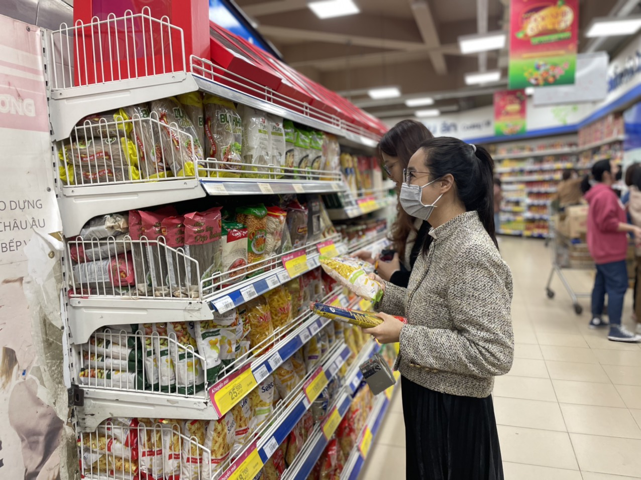 Hàng hóa sau Tết ổn định, rau xanh hạ nhiệt, tôm, cá tăng giá - Ảnh 5.