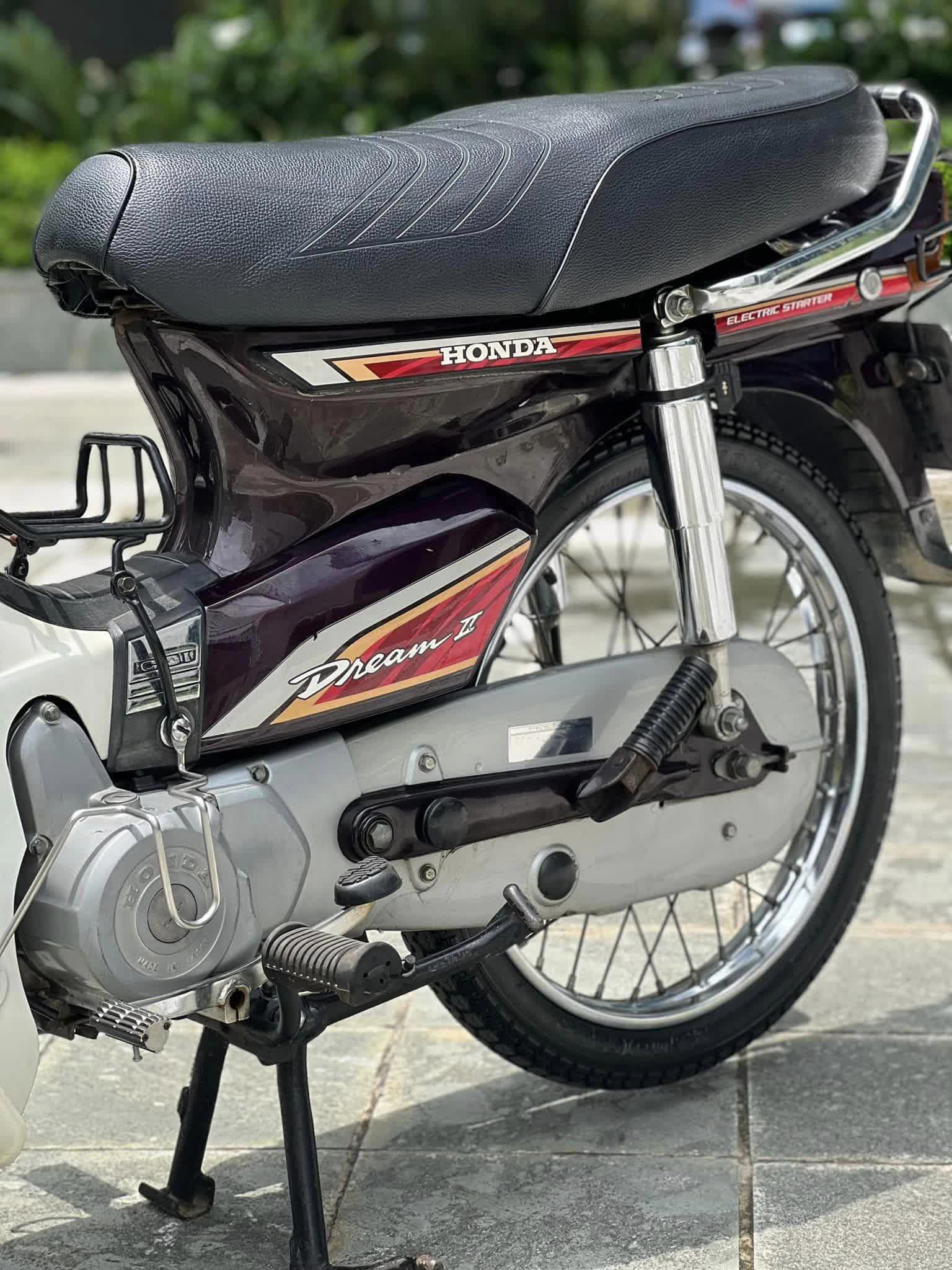 Honda Dream Thái đời 2002 được bán với giá cao gấp 3 lần SH 150 2019