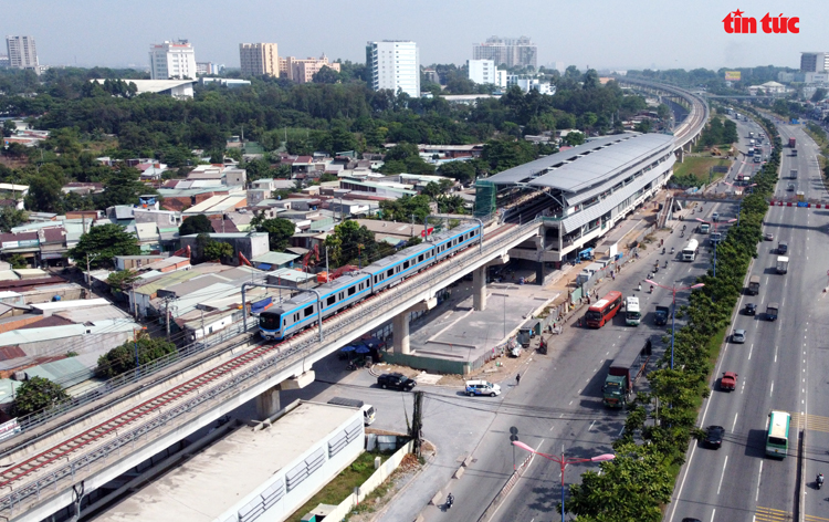 Ngắm tuyến Metro Bến Thành - Suối Tiên sắp đưa vào hoạt động - Ảnh 2.