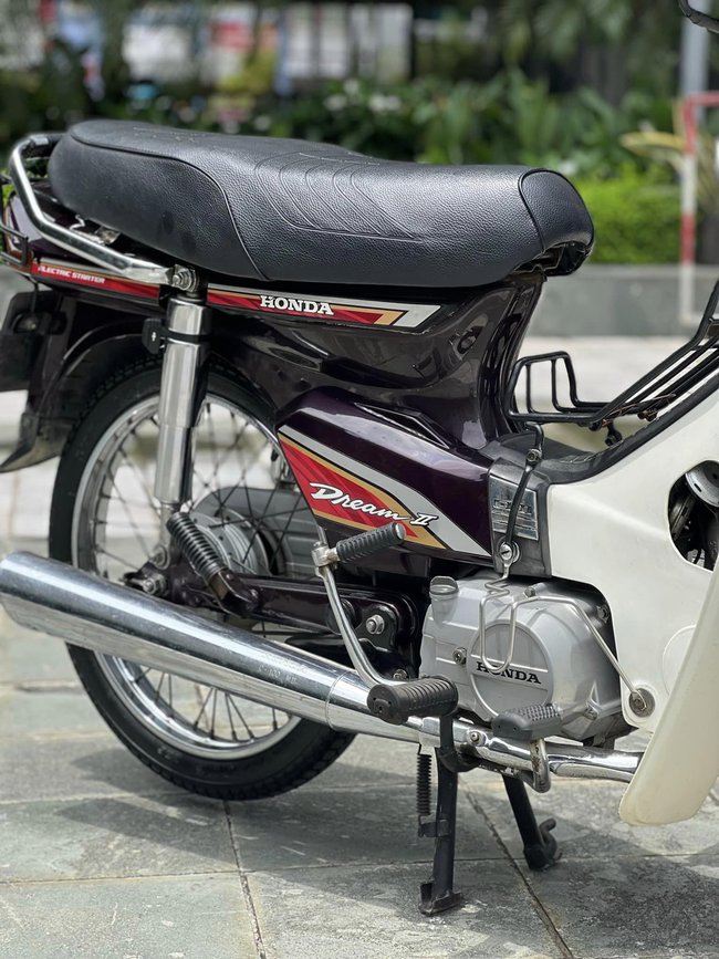 Honda Dream Thái 1992 gần 30 năm tuổi bán vẫn tranh nhau mua