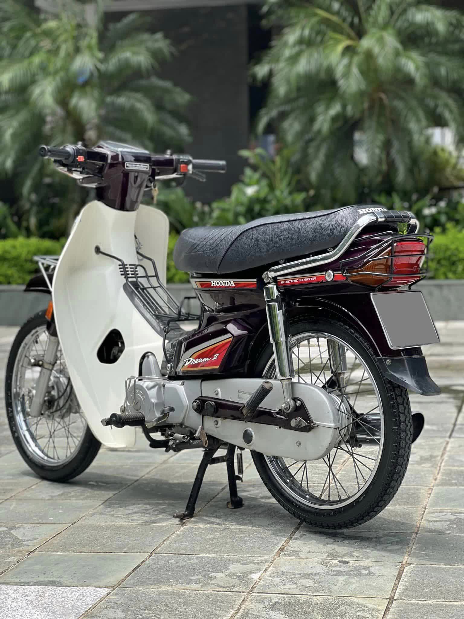 Phục dựng Honda Dream Thái Lan
