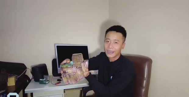 Quang Linh Vlogs phát thưởng Tết, một thành viên bên Mỹ bật khóc khi nhận lì xì - Ảnh 2.