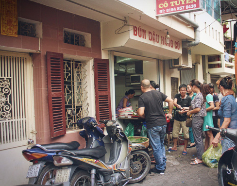 Những quán ăn không thể vội ở Hà Nội, đông nghịt người xếp hàng vì toàn món ngon trứ danh - Ảnh 20.