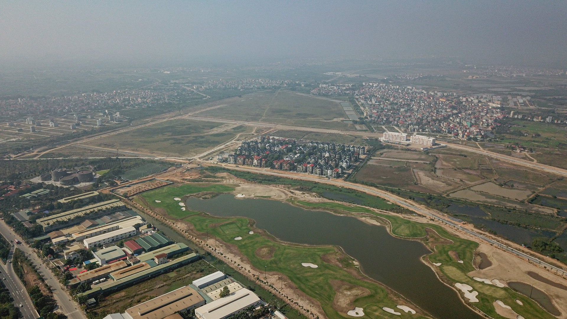 Biệt thự sát tuyến đại lộ 16 làn xe dài nhất, rộng nhất Việt Nam có giá chỉ từ 80 triệu đồng/m2 - Ảnh 6. Biệt thự sát tuyến đại lộ 16 làn xe dài nhất, rộng nhất Việt Nam có giá chỉ từ 80 triệu đồng/m2 - Ảnh 6.