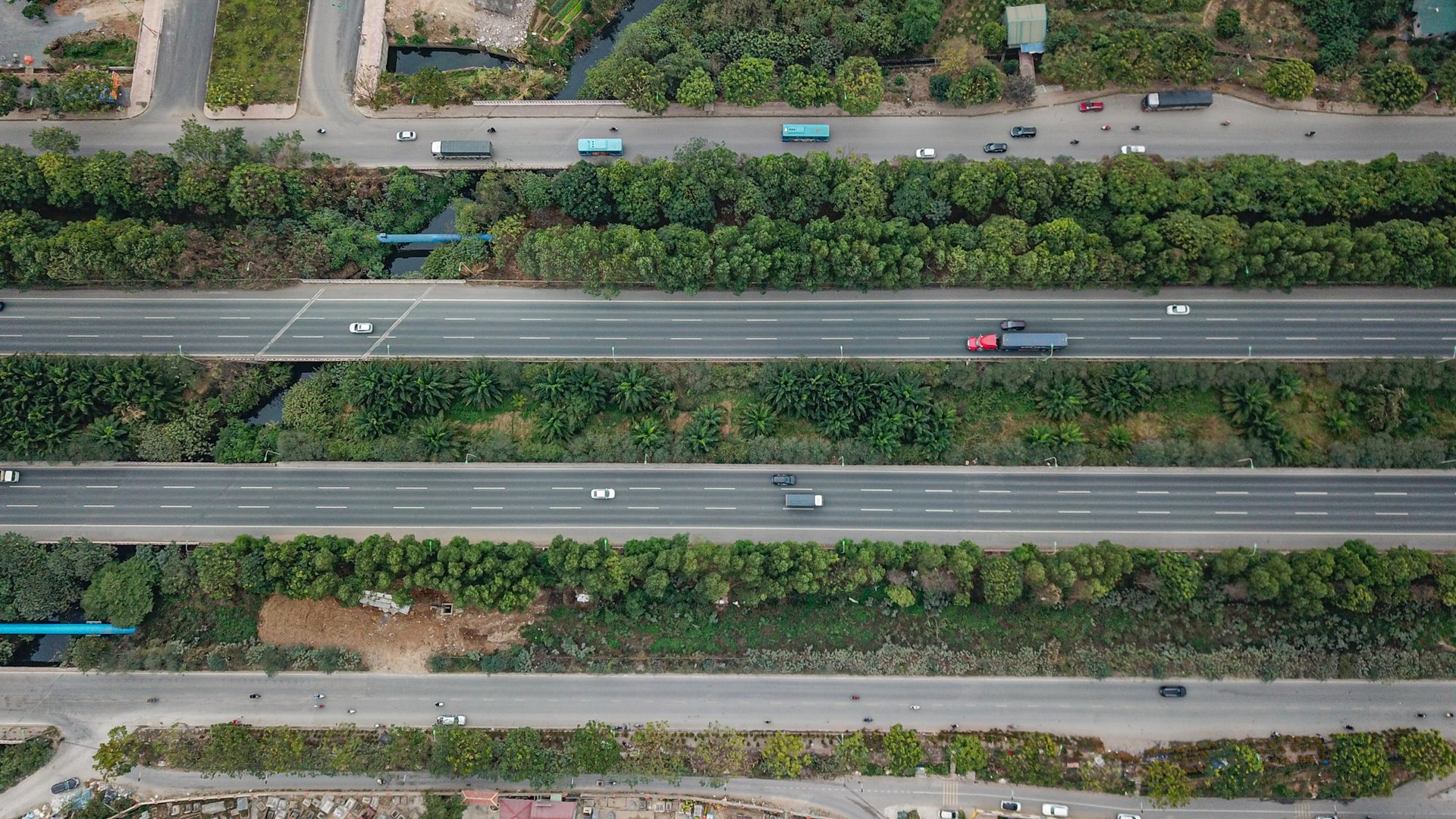 Hà Nội: Cận cảnh hàng nghìn căn biệt thự sát tuyến đại lộ 16 làn xe dài nhất, rộng nhất Việt Nam có giá chỉ từ 80 triệu đồng/m2 - Ảnh 2.
