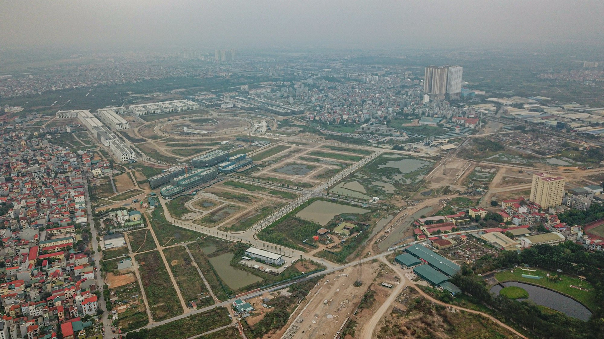 Hà Nội: Cận cảnh hàng nghìn căn biệt thự sát tuyến đại lộ 16 làn xe dài nhất, rộng nhất Việt Nam có giá chỉ từ 80 triệu đồng/m2 - Ảnh 11.