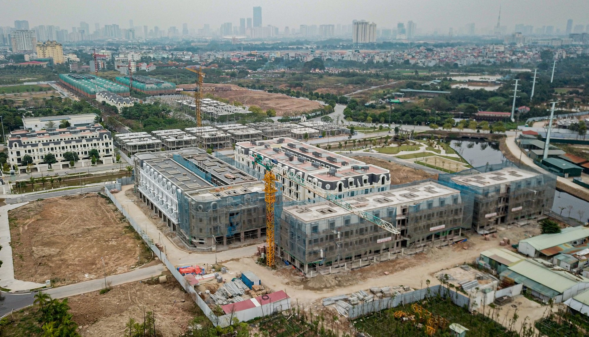 Biệt thự sát tuyến đại lộ 16 làn xe dài nhất, rộng nhất Việt Nam có giá chỉ từ 80 triệu đồng/m2 - Ảnh 10. Biệt thự sát tuyến đại lộ 16 làn xe dài nhất, rộng nhất Việt Nam có giá chỉ từ 80 triệu đồng/m2 - Ảnh 10.