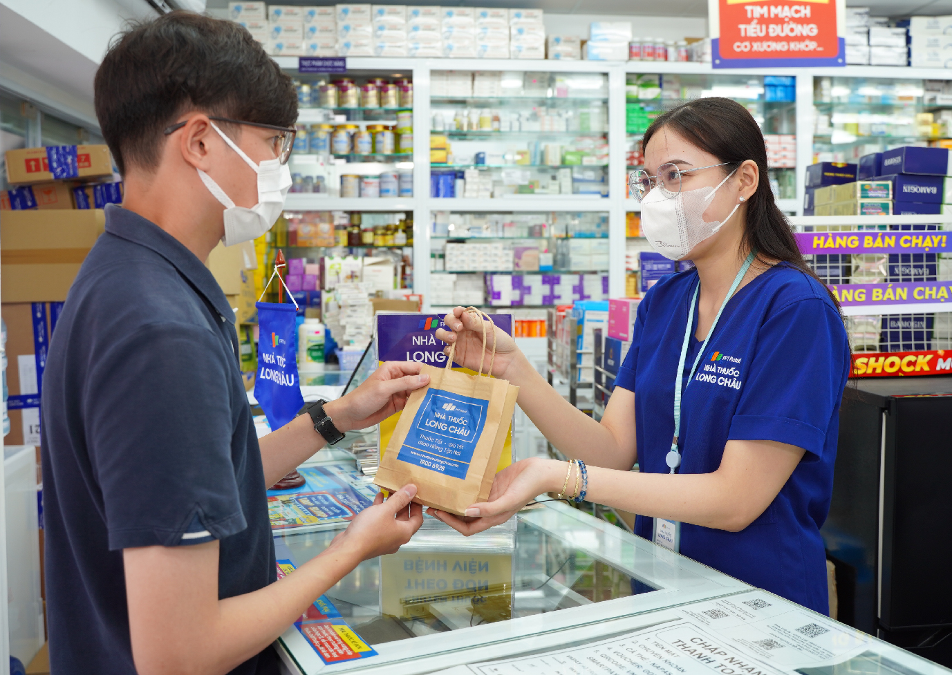 Chủ tịch FPT Retail Nguyễn Bạch Điệp: 2023 khó khăn nhưng Long Châu sẽ tiếp tục mở rộng - Ảnh 1. Chủ tịch FPT Retail Nguyễn Bạch Điệp: 2023 khó khăn nhưng Long Châu sẽ tiếp tục mở rộng - Ảnh 1.