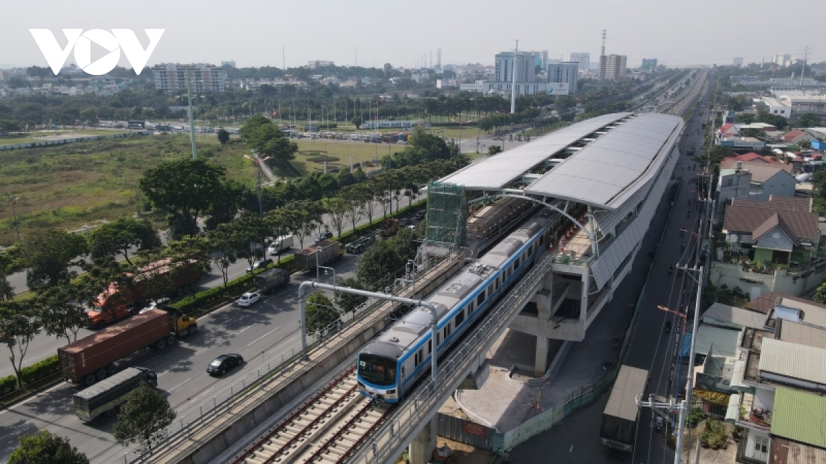 Ra quân đầu năm trên tuyến metro số 1 TP.HCM - Ảnh 8.