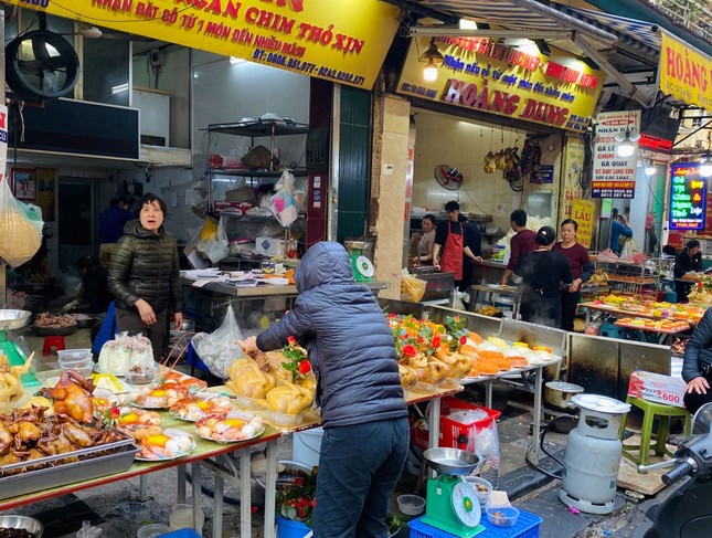 Những mâm cỗ có một không hai cúng vía Thần tài - Ảnh 3. Những mâm cỗ có một không hai cúng vía Thần tài - Ảnh 3.