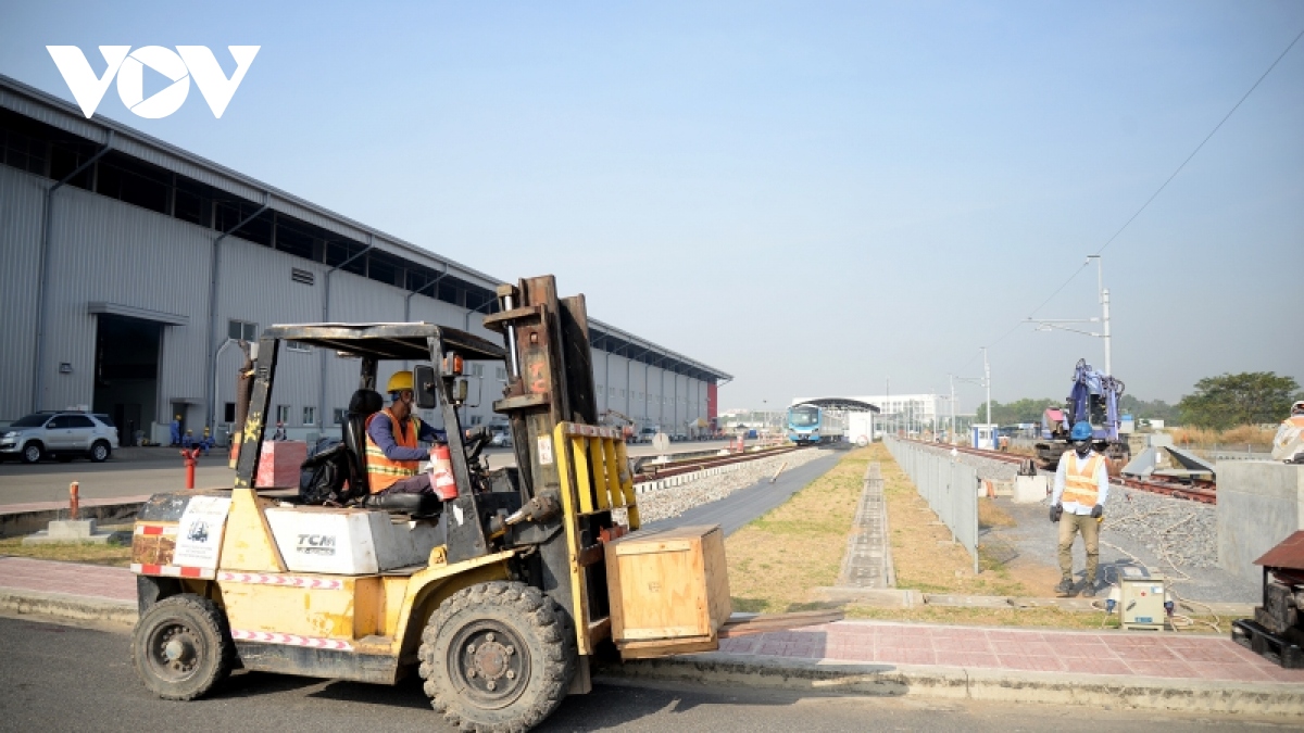 Ra quân đầu năm trên tuyến metro số 1 TP.HCM - Ảnh 7.