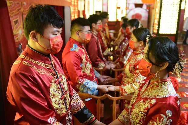Kết hôn như xuống địa ngục: Thanh niên Trung Quốc ngày càng từ chối hôn nhân vì không có tiền và sợ khó ly dị - Ảnh 1.