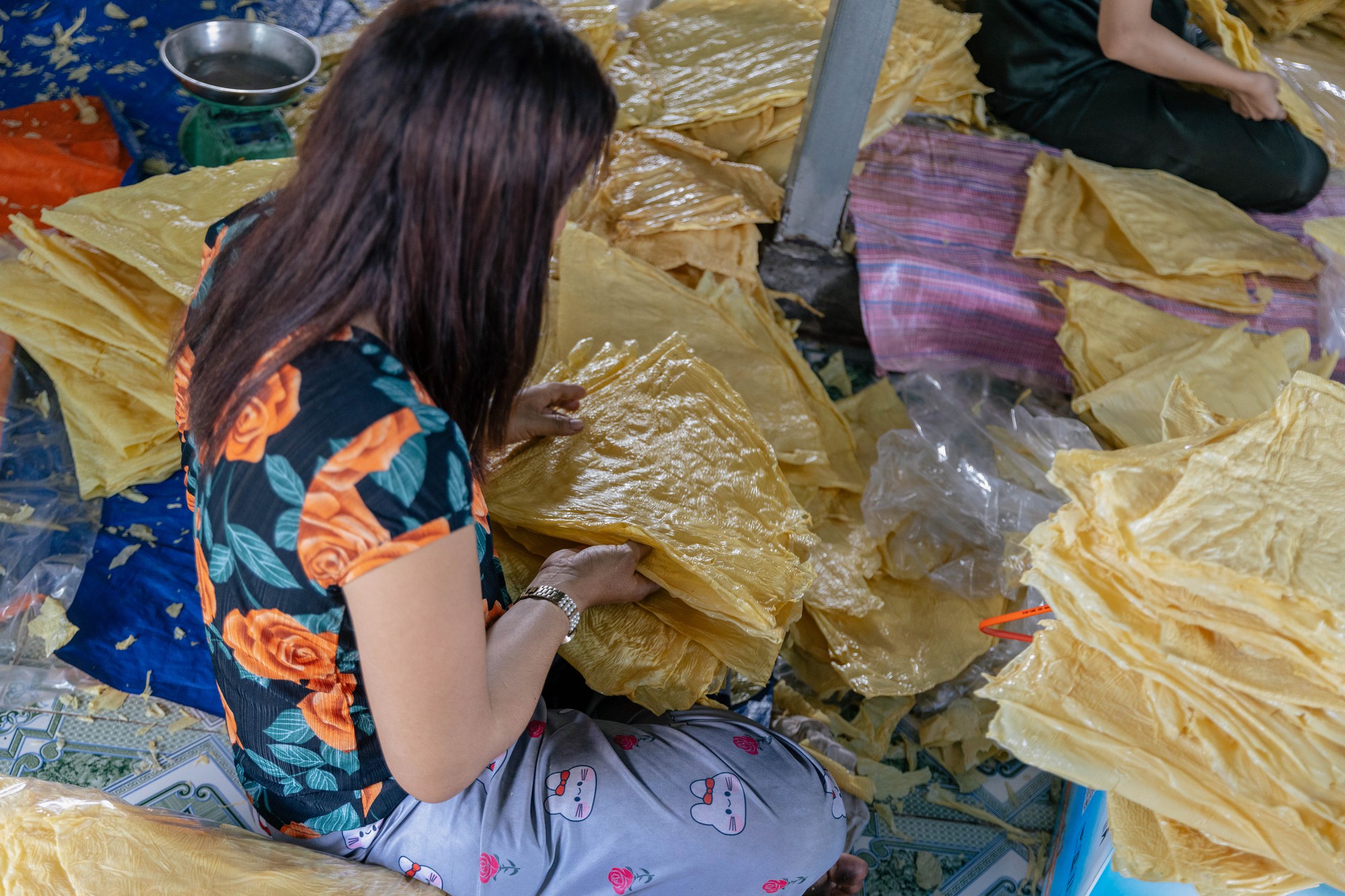 Cận cảnh ngôi làng trăm tuổi ở miền Tây bao đời làm món tàu hũ ky, muốn giàu phải chịu được sức nóng - Ảnh 11.