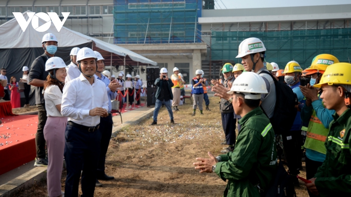 Ra quân đầu năm trên tuyến metro số 1 TP.HCM - Ảnh 3.