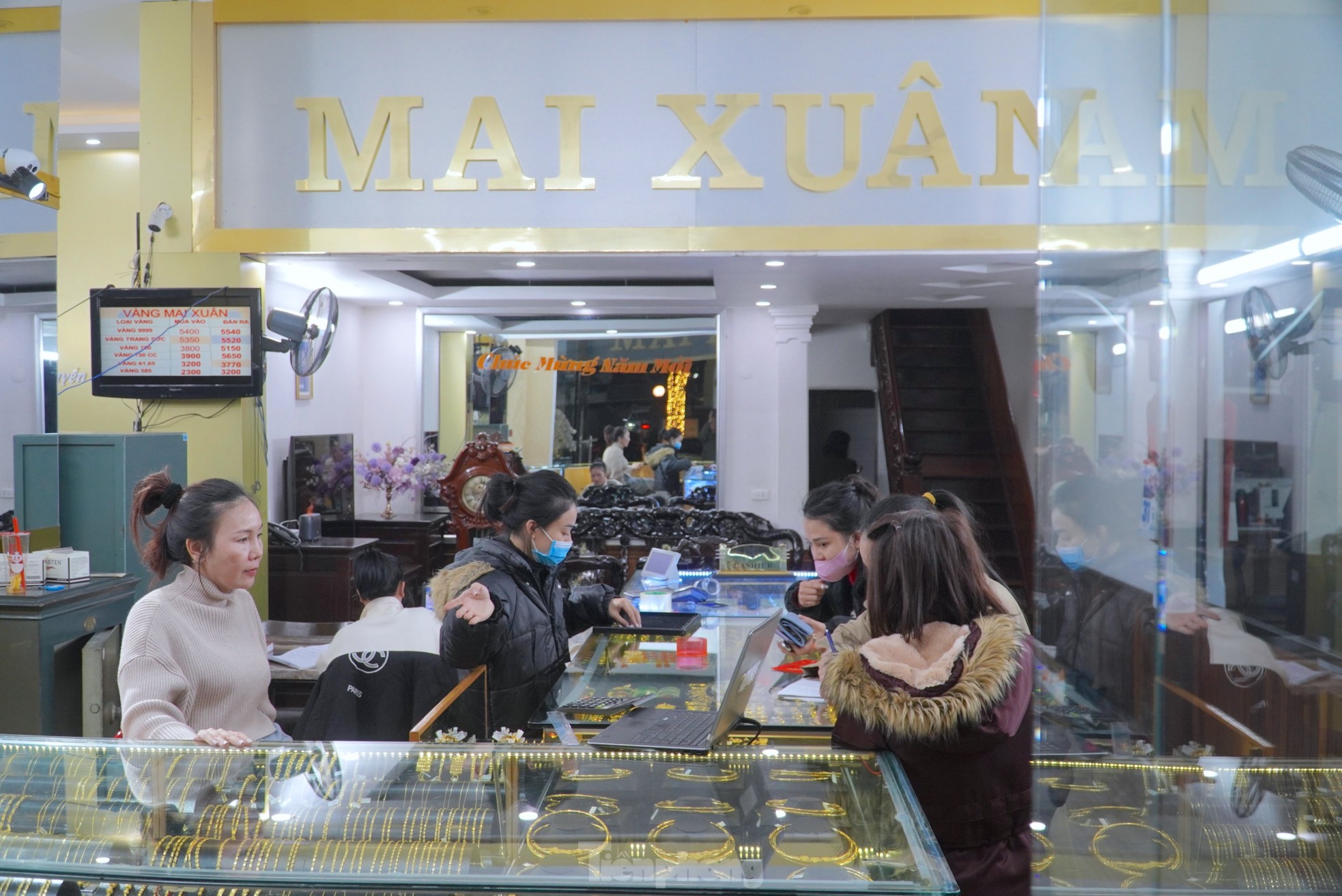 Rầm rập chốt đơn, đặt cọc mua mèo vàng tài lộc lấy vía Thần tài - Ảnh 1. Rầm rập chốt đơn, đặt cọc mua mèo vàng tài lộc lấy vía Thần tài - Ảnh 1.