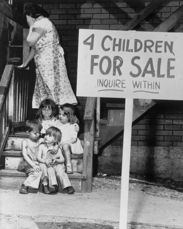 Câu chuyện bi thương đằng sau bức ảnh “rao bán 4 đứa con” nổi tiếng từng gây tranh cãi khắp thế giới vào hơn 70 năm trước - Ảnh 1.