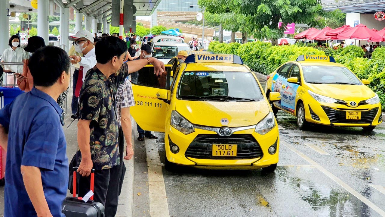 Taxi truyền thống đã thay đổi... - Ảnh 1.