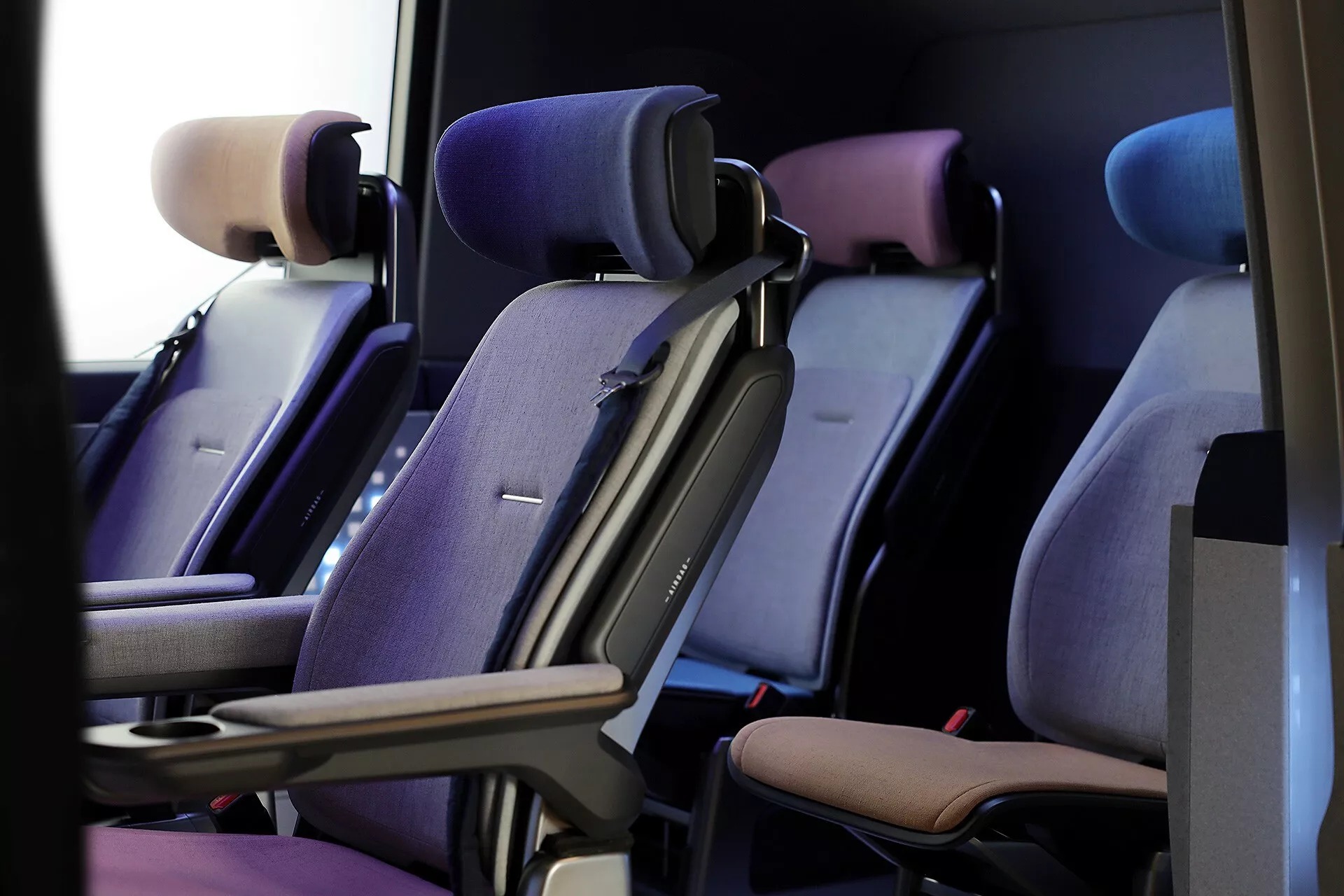 Toyota giới thiệu ý tưởng nội thất ô tô mới: Ngày càng rút khoảng cách với xe châu Âu - Ảnh 1.