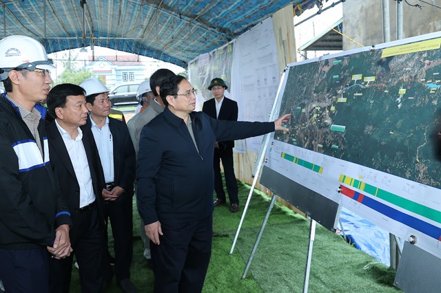 Thủ tướng khảo sát một số công trình, dự án, khu vực quy hoạch trọng điểm tại Phú Yên - Ảnh 5.