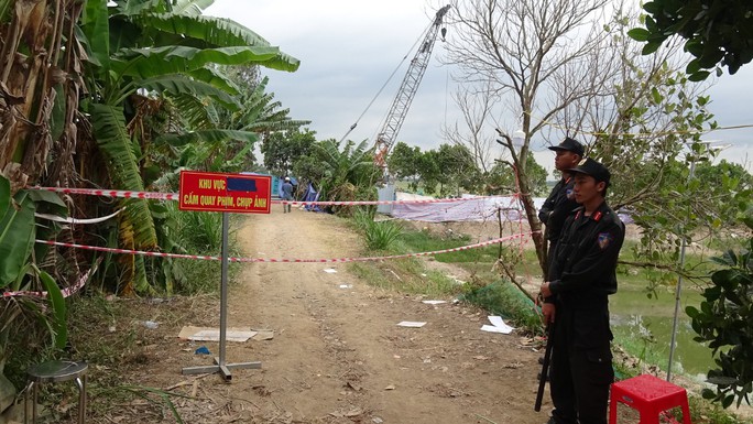 Bé trai lọt vào trụ bê-tông: 2 khó khăn trong ngày cứu hộ thứ 10 - Ảnh 3. Bé trai lọt vào trụ bê-tông: 2 khó khăn trong ngày cứu hộ thứ 10 - Ảnh 3.