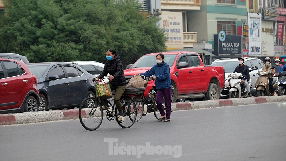 Hình ảnh ngày đầu điều chỉnh phân luồng lại giao thông tại Ngã Tư Sở - Láng - Ảnh 8.