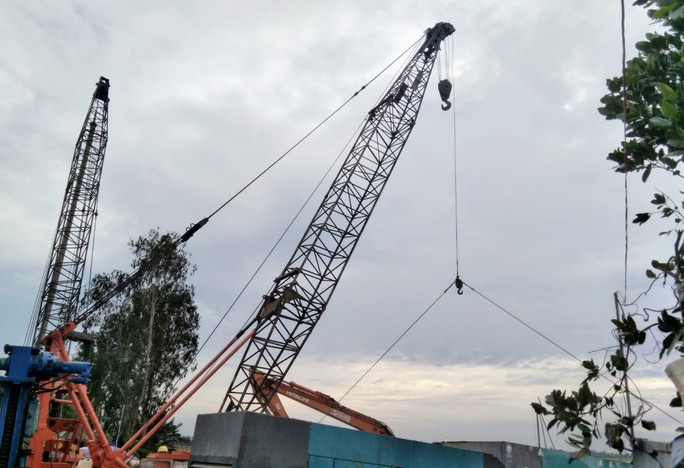 Bé trai lọt vào trụ bê-tông: 2 khó khăn trong ngày cứu hộ thứ 10 - Ảnh 2. Bé trai lọt vào trụ bê-tông: 2 khó khăn trong ngày cứu hộ thứ 10 - Ảnh 2.