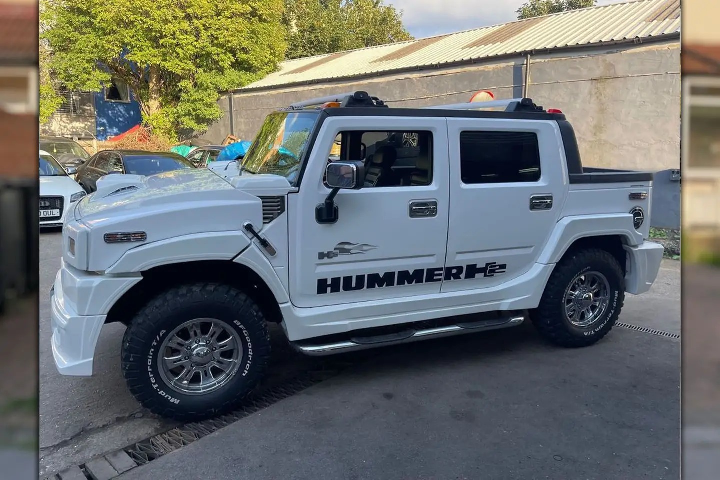 Chiếc Hummer H2 lạ được một người dùng gu độc đưa xuyên biên giới về Anh - Ảnh 2.