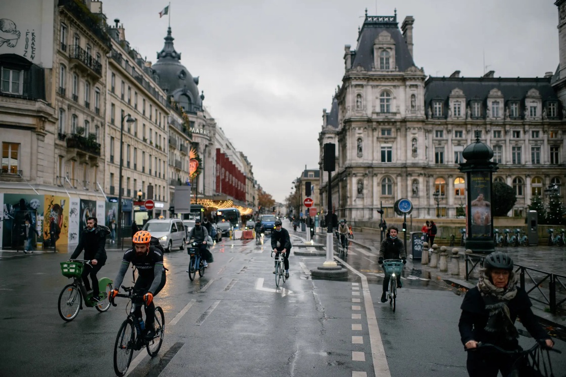 Khi Paris kẹt... xe đạp - Ảnh 1.