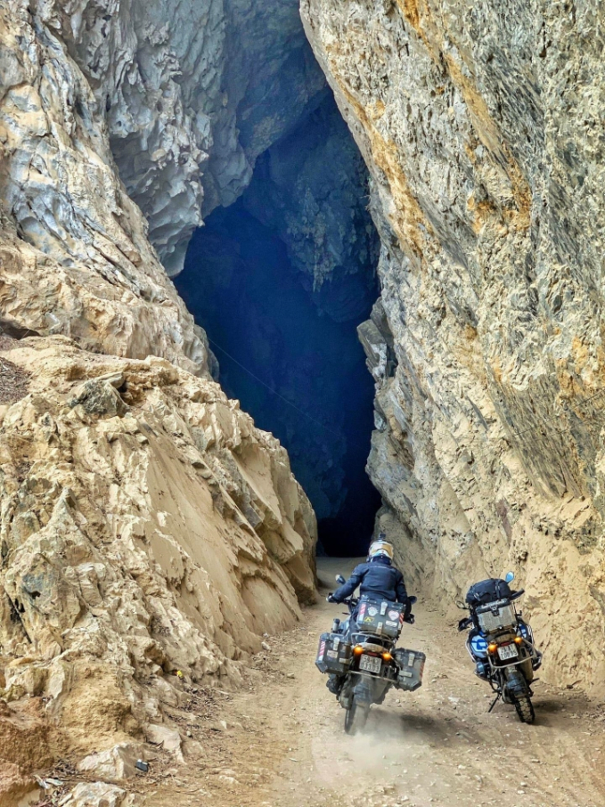 Con đường xuyên núi độc nhất ở Tây Bắc, không phải người nào cũng dám đi qua - Ảnh 2.