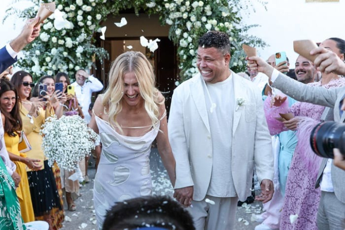 Đám cưới đáng nhớ của Ronaldo: Cô dâu hào phóng tặng trang sức cho người thân, tiệc mừng diễn ra trong một tuần - Ảnh 2.