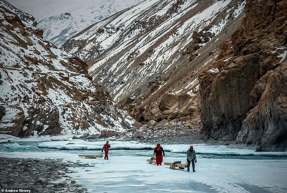 Đến nơi hẻo lánh nhất thế giới giữa mùa đông, nhiếp ảnh gia mang về 15 bức ảnh gây kinh ngạc - Ảnh 9.