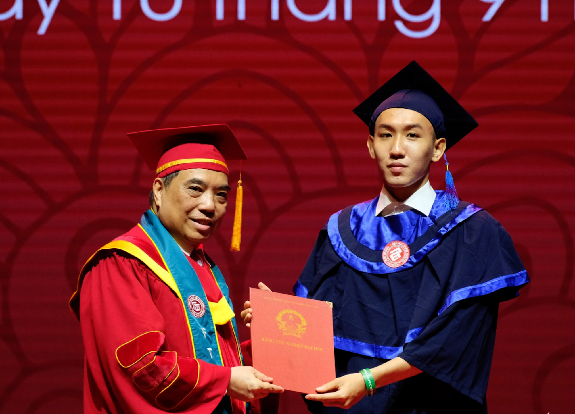 Nam sinh gốc Nghệ An tốt nghiệp thủ khoa với 47 môn đạt điểm A tuyệt đối - Ảnh 1.