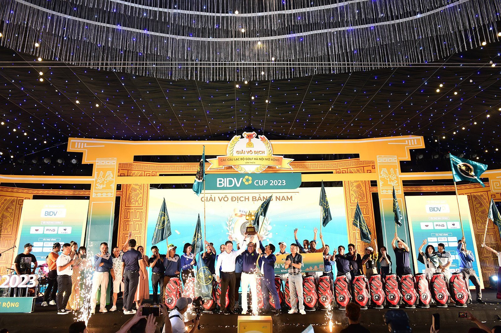 Giải golf đồng đội lớn nhất Việt Nam xướng tên hai đội vô địch - Ảnh 2.