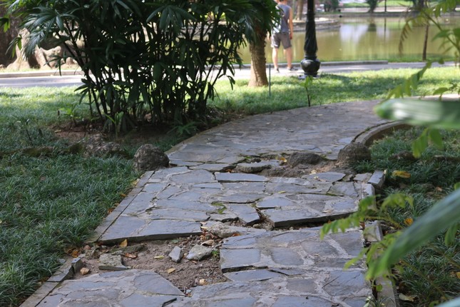 Hiện trạng 3 công viên ở Hà Nội được chi hàng trăm tỷ đồng để cải tạo - Ảnh 2.