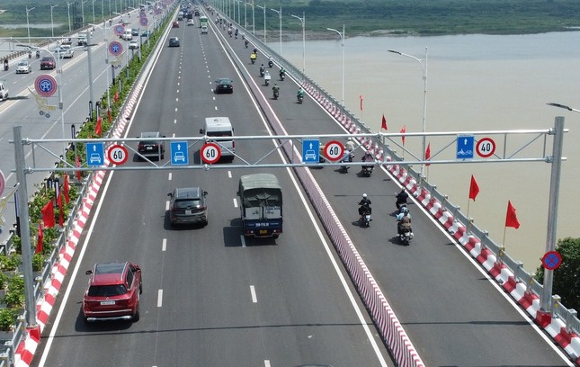 Nâng tốc độ ô tô đi lại trên cầu Vĩnh Tuy lên 60km/giờ - Ảnh 1.