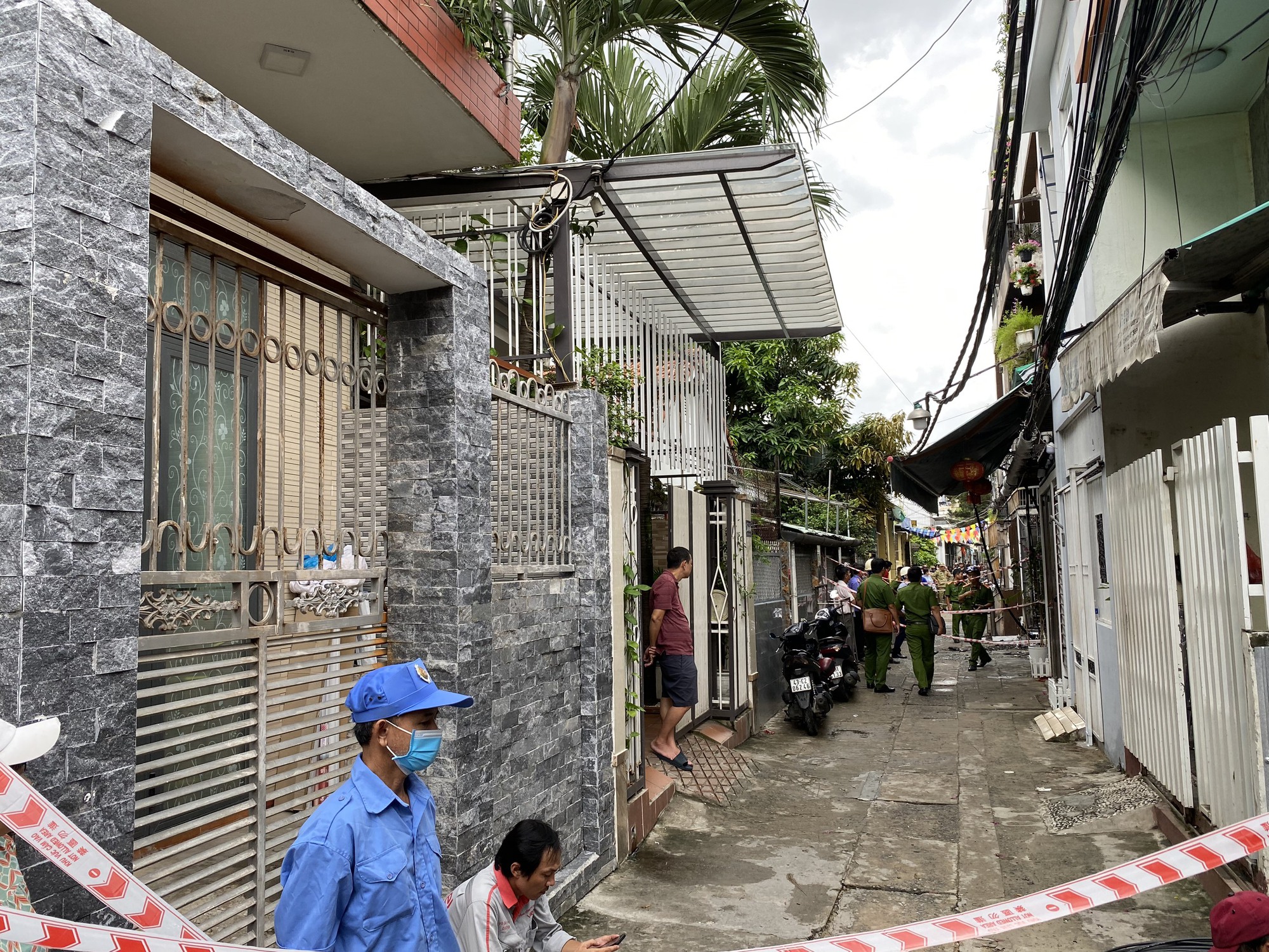 Cận cảnh hiện trường căn nhà 3 tầng bị cháy khiến 2 cháu bé tử vong ở Đà Nẵng - Ảnh 6.